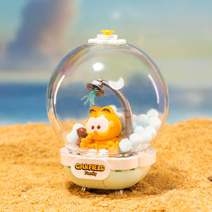 Pantasy Garfield Cozy Bath building set with bubbles and shower under a clear display dome